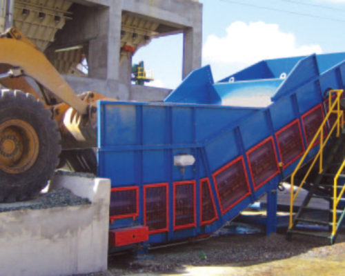 Mobilni površinski podajalnik materiala